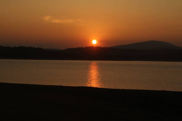 istock sunset sea sun sea waves glow moonlight sun glare 1185742735