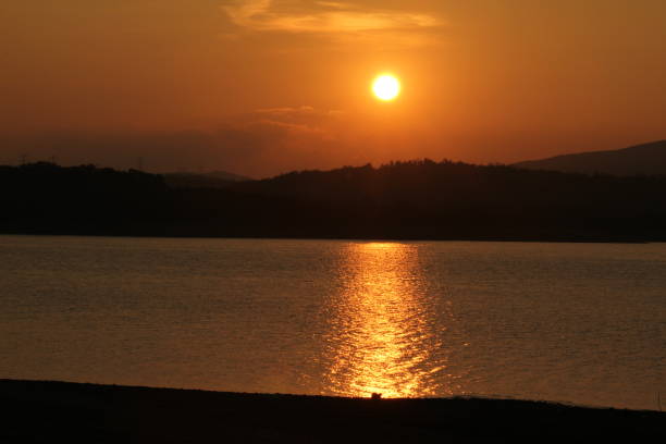 istock sunset sea sun sea waves glow moonlight sun glare 1185743758