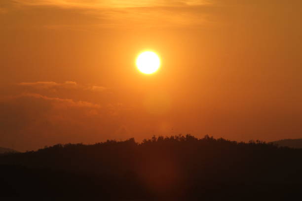 istock sunset sea sun sea waves glow moonlight sun glare 1185744292