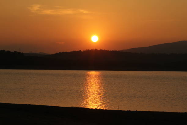 istock sunset sea sun sea waves glow moonlight sun glare 1185744886