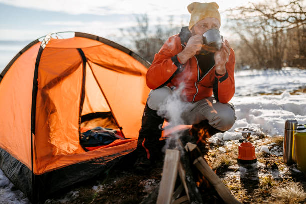 istock Hiker making some hot drink in winter camp 1185757013
