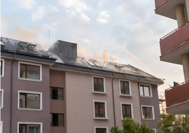 roof fire. - water cannon imagens e fotografias de stock