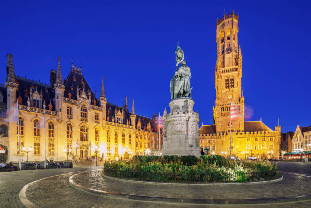 grote markt square, brujas, bélgica - bruges town hall fotografías e imágenes de stock