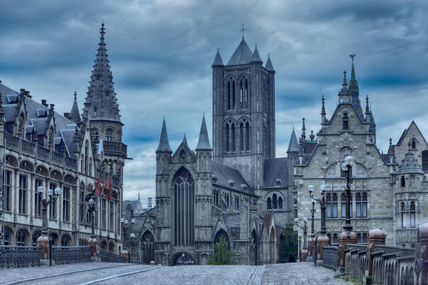 medieval city gandawa, belgia - local landmark old town skyline cathedral zdjęcia i obrazy z banku zdjęć