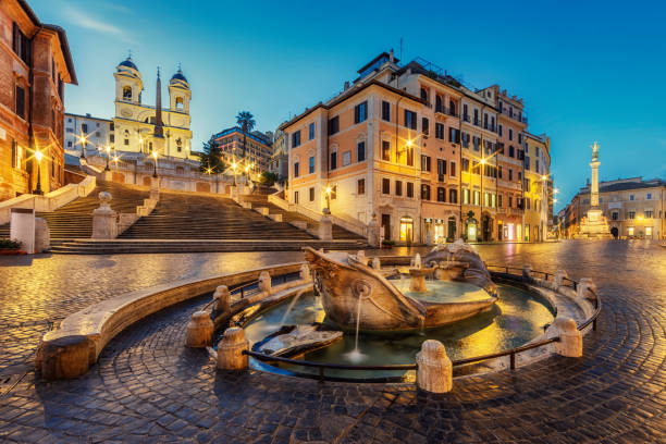 スペイン広場、ローマ、イタリアのバラクン噴水とスペイン階段 - piazza di spagna spanish steps church trinita dei monti ストックフォトと画像