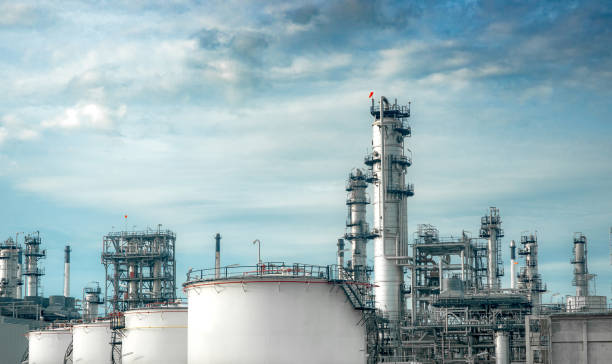 istock Industry oil and gas refinery 1185788699