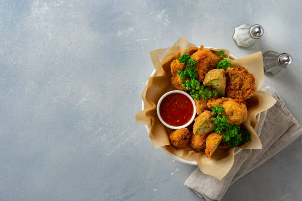 veganer snack buffalo flügel aus geröstetem brokkoli top view. kopieren sie den speicherplatz. leckerevegetarisches essen top-ansicht - wing chicken spicy chicken wings chicken wing stock-fotos und bilder