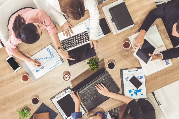 istock Top view of businessman executive in group meeting 1185805404