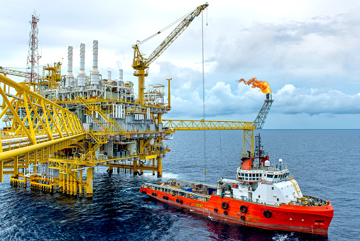 Rig plantform and Supply vessel in the gulf