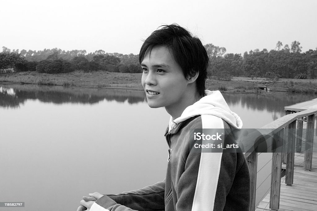 Portret młodego człowieka w charakterze - Zbiór zdjęć royalty-free (20-29 lat)