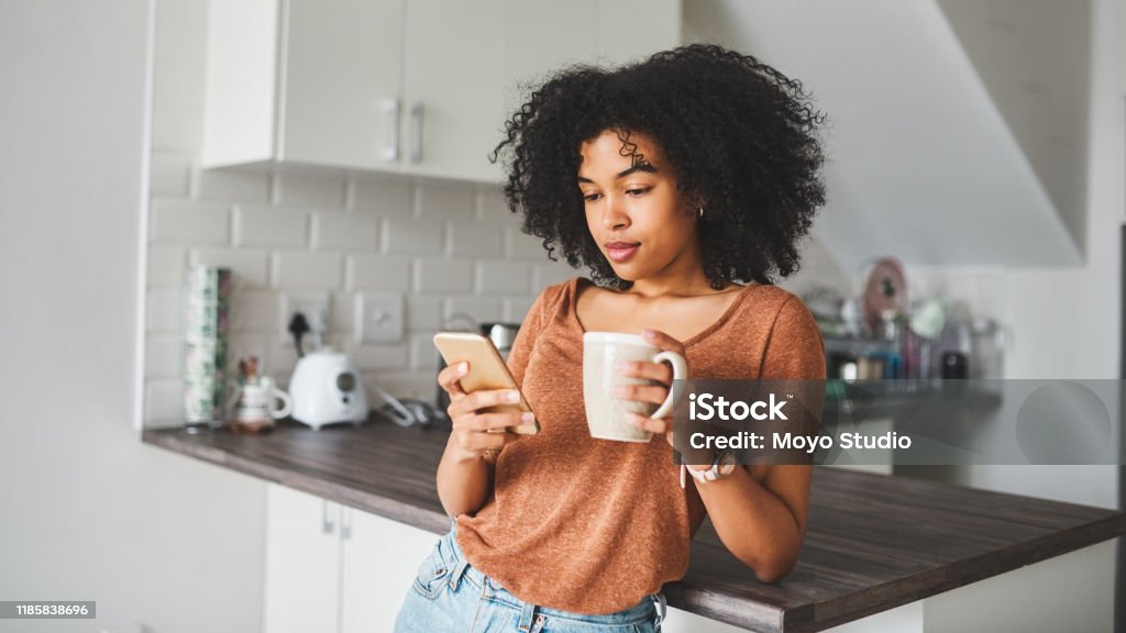 mental Series de tiempo por inadvertencia Cuando El Wifi Sea Bueno El Día Va A Ser Bueno Foto de stock y más banco de imágenes de Mujeres - Mujeres, Una sola mujer, Café - Bebida - iStock mental Series de tiempo por inadvertencia Cuando El Wifi Sea Bueno El Día Va A Ser Bueno Foto de stock y más banco de imágenes de Mujeres - Mujeres, Una sola mujer, Café - Bebida - iStock