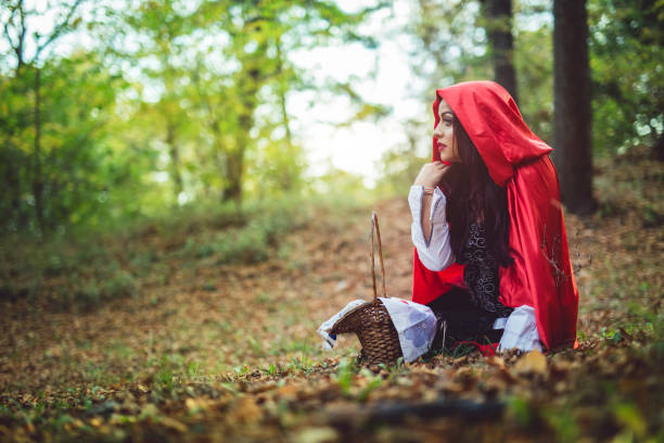 istock Little red riding hood 1185840150