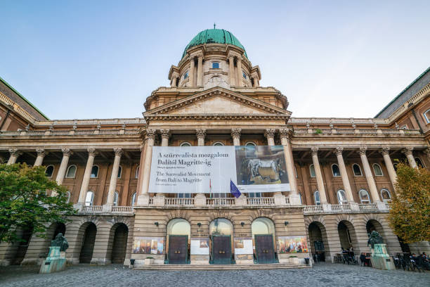 museo della galleria nazionale ungherese. - budapest royal palace of buda architectural styles architecture foto e immagini stock