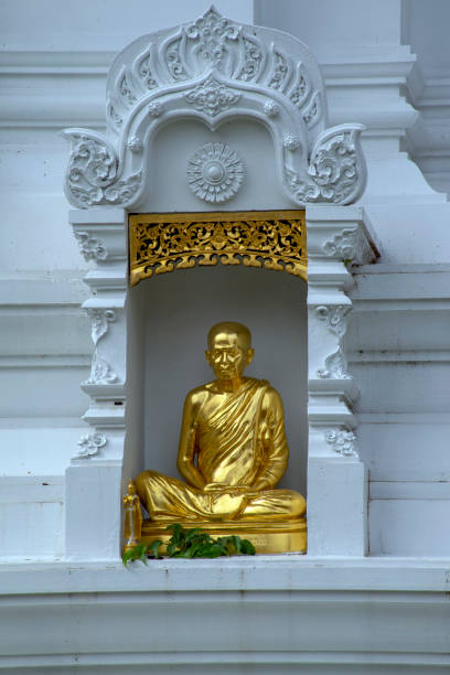 Statue in wall niche, Wat Chedi Luang, Chiang Mai, Thailand