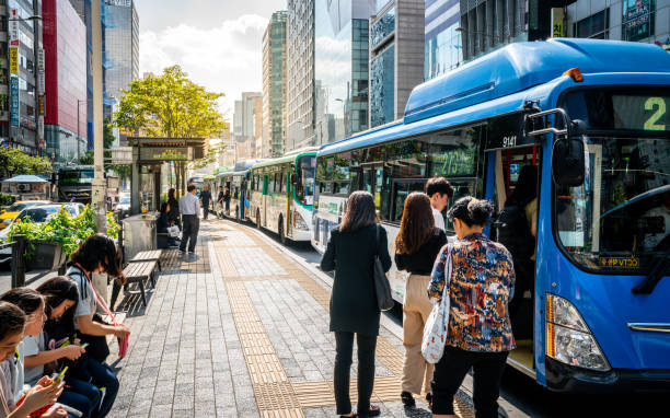 People getting on a public transportation bus at a stop in Seoul South Korea Seoul Korea , 23 September 2019 : People getting on a public transportation bus at a stop in Seoul South Korea seoul bus stock pictures, royalty-free photos & images