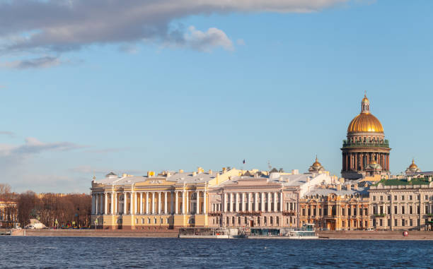 istock Neva river coast with Isaakievskiy Cathedral 1185880707