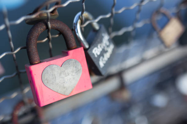 istock Padlock, shape of heart 1185888823