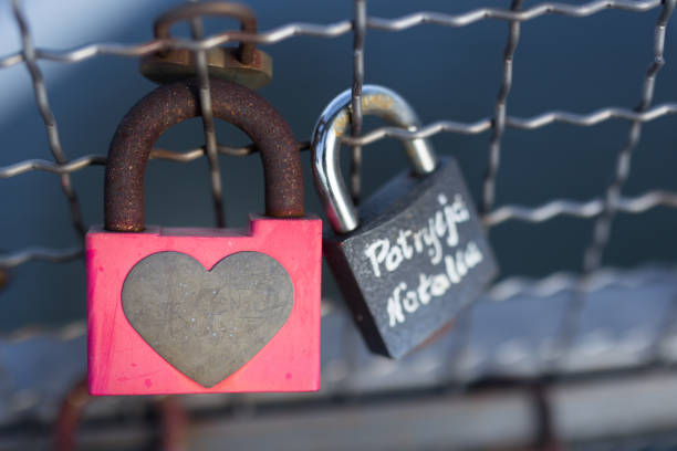 istock Padlock, shape of heart 1185888832