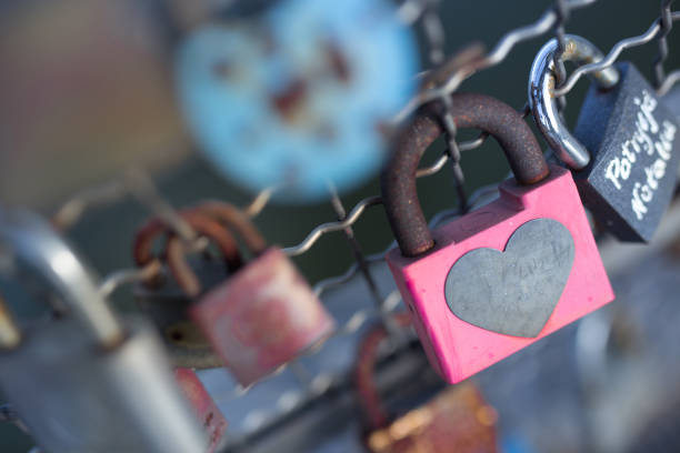 istock Padlock, shape of heart 1185889119