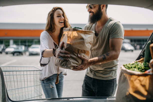 istock Young couple packing groceries 1185891492