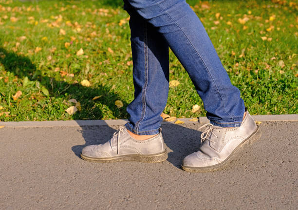 istock Step Asphalt Lawn Leaves Autumn 1185891707