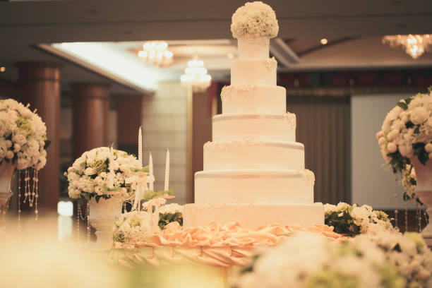 istock Beautiful vintage cake for wedding party 1185902420