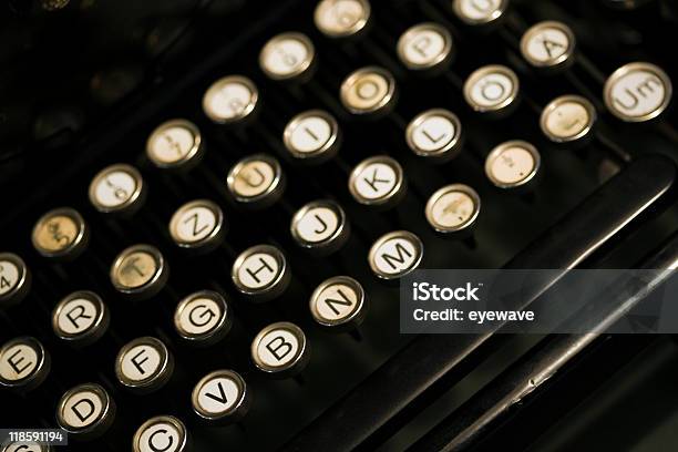 Tastatur Des Alten Schreibmaschine Stockfoto und mehr Bilder von Alt - Alt, Altertümlich, Bildkomposition und Technik