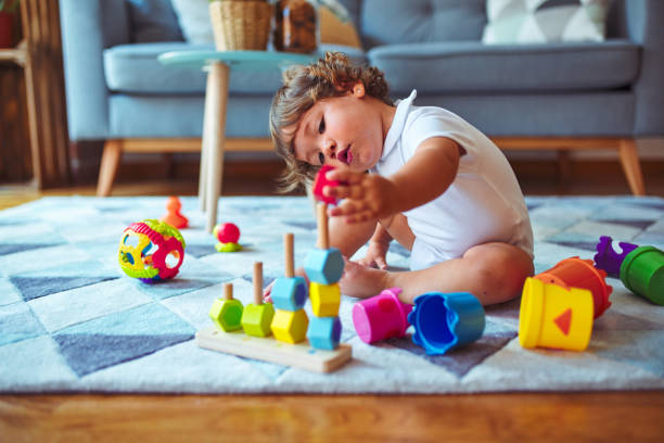 Vetores de Jogo De Brinquedos Das Crianças Para A Menina Jogos Coloridos Do Miúdo e mais imagens de Brinquedo - iStock