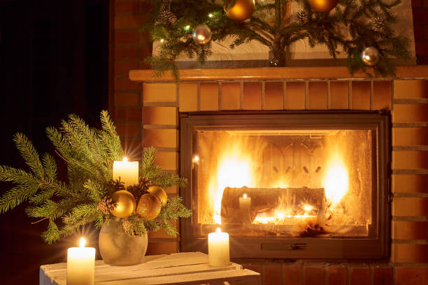 istock Christmas floral decoration 1185946078