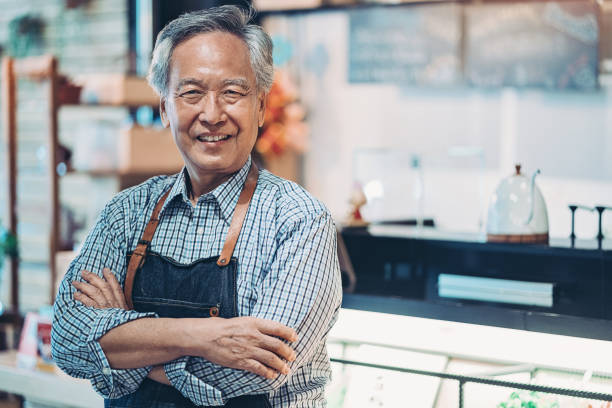 istock Cheerful senior barista 1185962173
