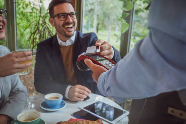 istock Contactless credit card payment 1185985915