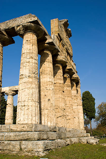 istock Roman temple Paestum 118600352
