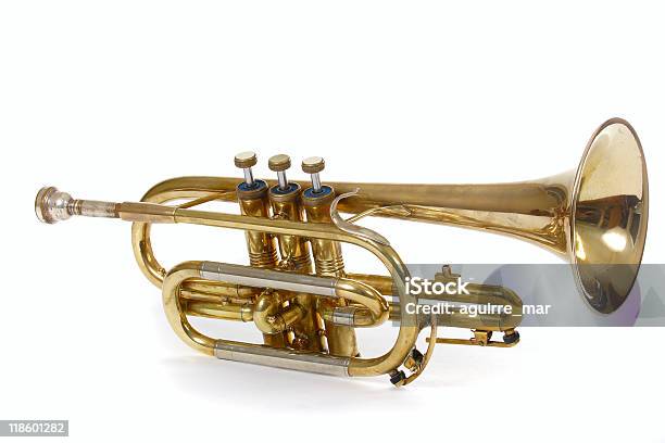 Старый Trumpet — стоковые фотографии и другие картинки Музыкальная труба - Музыкальная труба, Белый фон, Старый