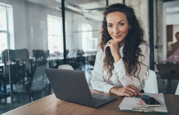 istock Businesswoman working in the office 1186049936