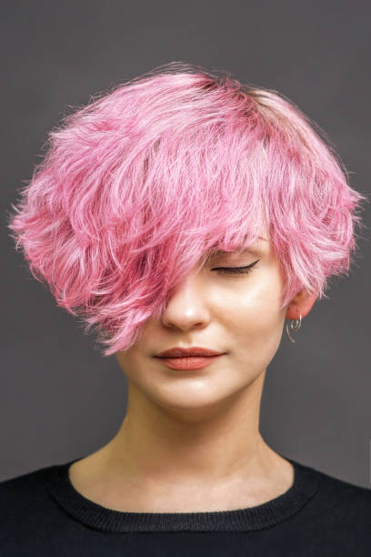 Klinik dybde Rusten 800+ Short Pink Hair Stock Photos, Pictures & Royalty-Free Images - iStock  | Short pink hair woman