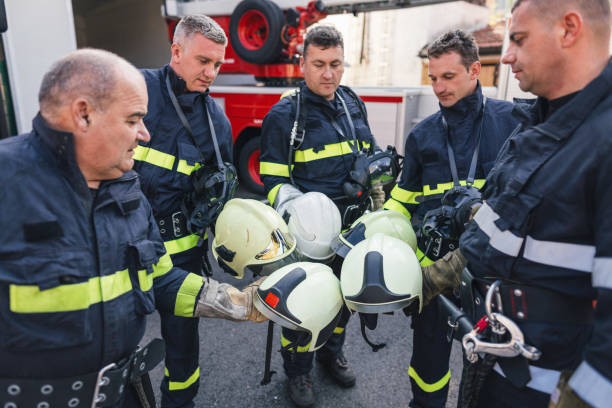 istock Firefighters team-building salute 1186054071