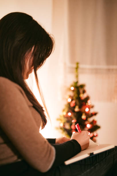 istock Woman writing something down in day planner 1186061577
