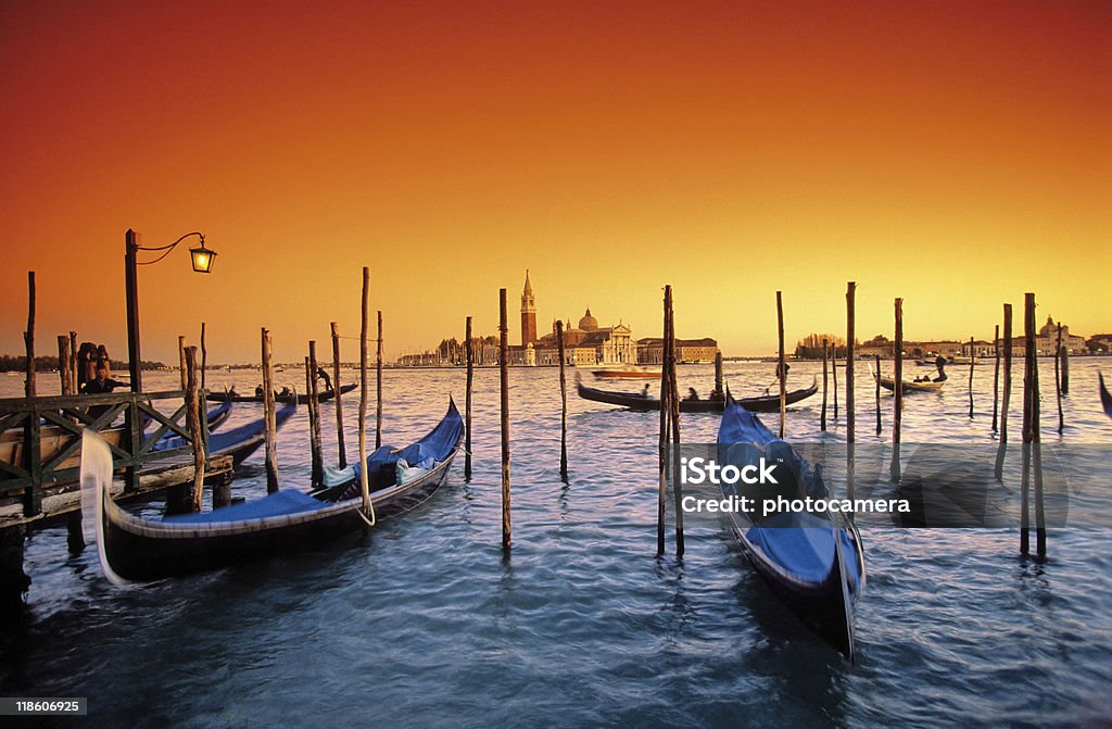 Italia Véneto Venezia Gondole e Isola di san Giorgio - Foto de stock de Agua libre de derechos