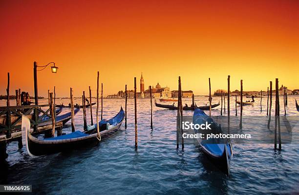 Italia Véneto Venezia Gondole E Isola Di San Giorgio Foto de stock y más banco de imágenes de Agua
