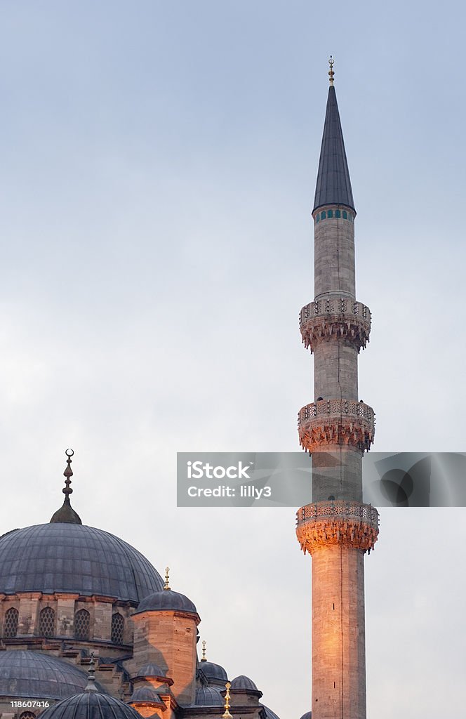 Moschea Yeni Camii o nuovo al crepuscolo - Foto stock royalty-free di Ambientazione esterna