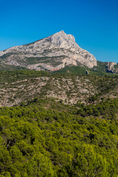 Saint Victoire mountain in Provence blue sky montagne sainte victoire stock pictures, royalty-free photos & images