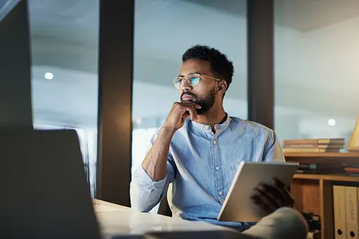 Guy In Technology 30k+ Tech Guy Pictures | Download Free Images on Unsplash