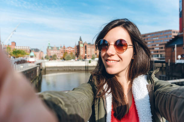 istock Tourist making selfies / vlogging in Hafen City 1186094476