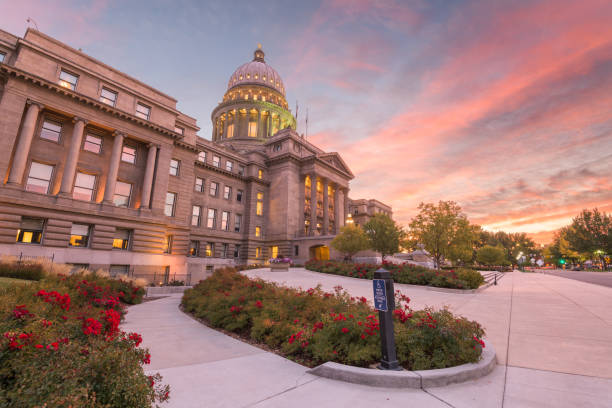 idaho state capitol building at dawn in boise, idaho - idaho state capitol imagens e fotografias de stock