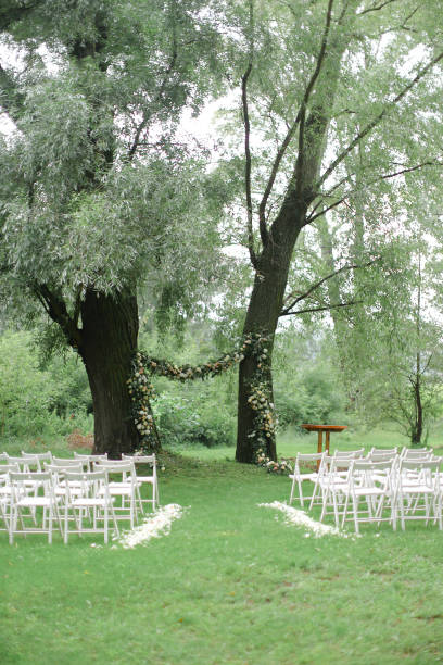 istock Flower arch for wedding and white chairs in park 1186118262