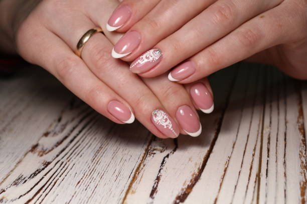 istock sexy French manicure 1186147198