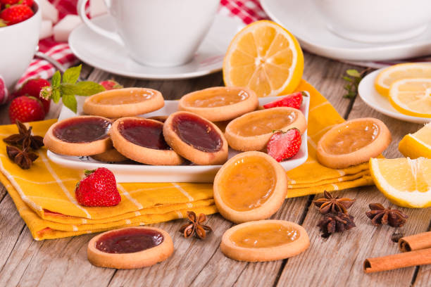 istock Lemon and straberry tartlets. 1186159418