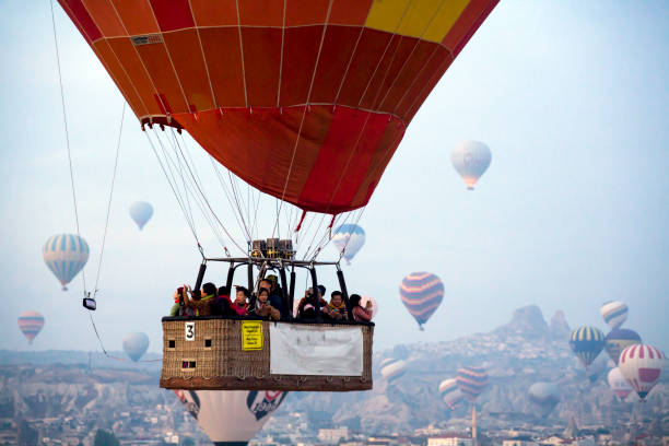 hot air balloons in cappadocia - cappadocia hot air balloon turkey basket imagens e fotografias de stock