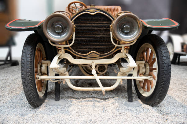 istock Close-up on the front of an Old Car 1186171874
