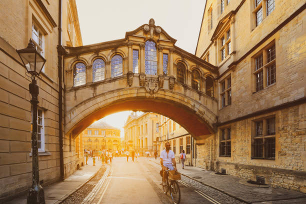 Hertford Bridge, popularly known as the Bridge of Sighs in Oxford Oxford, United Kingdom - September 20 , 2019 :  Hertford Bridge, popularly known as the Bridge of Sighs, joins parts of Hertford College across New College Lane. oxford england stock pictures, royalty-free photos & images